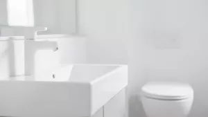 biała armatura do łazienki