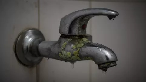 kran ciężko chodzi